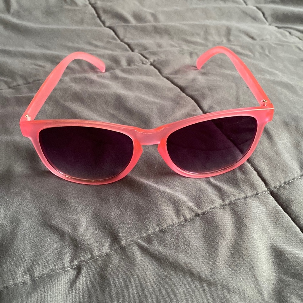 •pink sunglasses